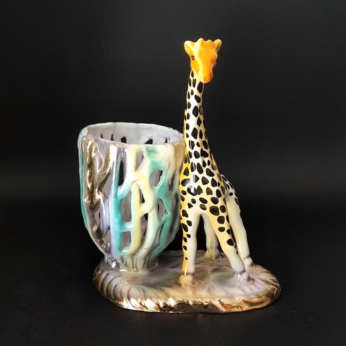 Giraffa con vasetto porta